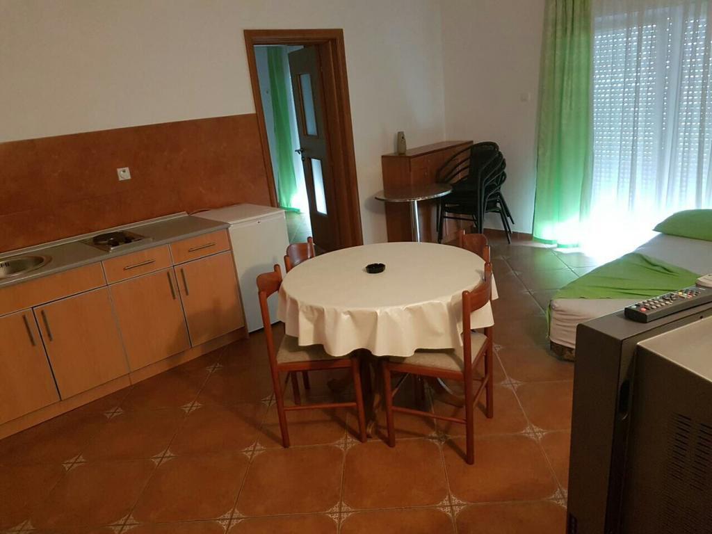 Guesthouse Mb Knezevic Будва Екстер'єр фото